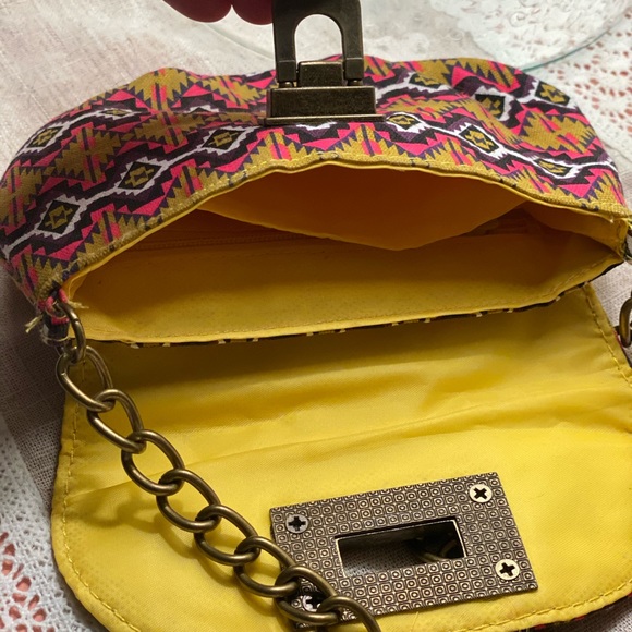 Tiny side purse 👛 fun for the summer💗🌸💕❤️ - Picture 3 of 3